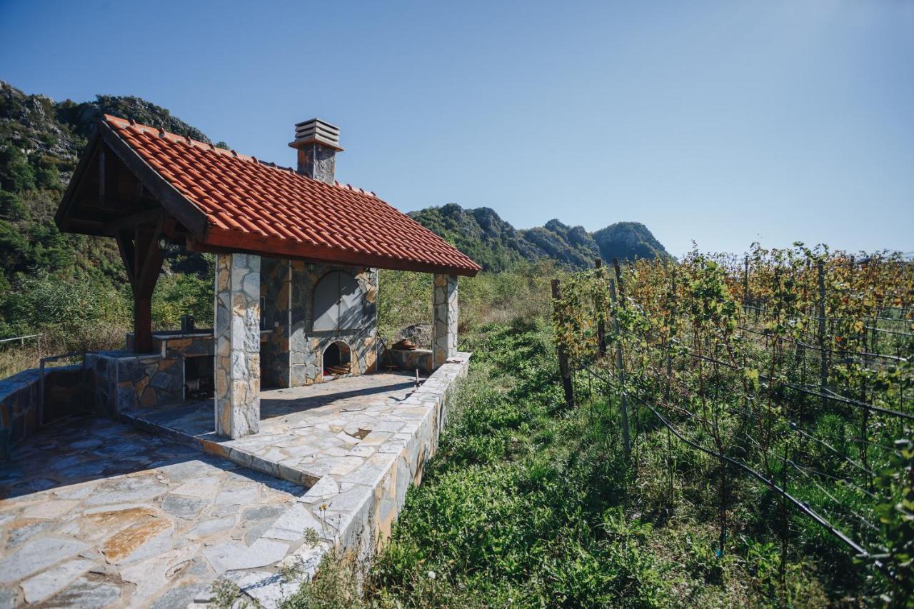 Eco Winery Lipovac Apartments เซทินเจ ภายนอก รูปภาพ